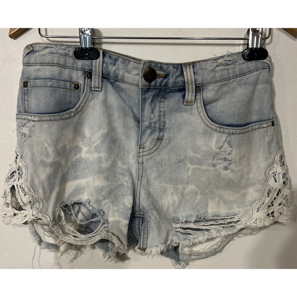 Free People We the Free Good Vibes Lace Hem Denim Shorts Light Wash Blue Size 26